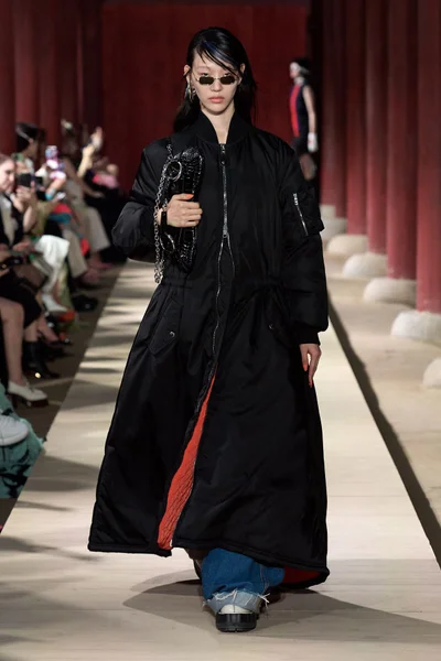 Look 1